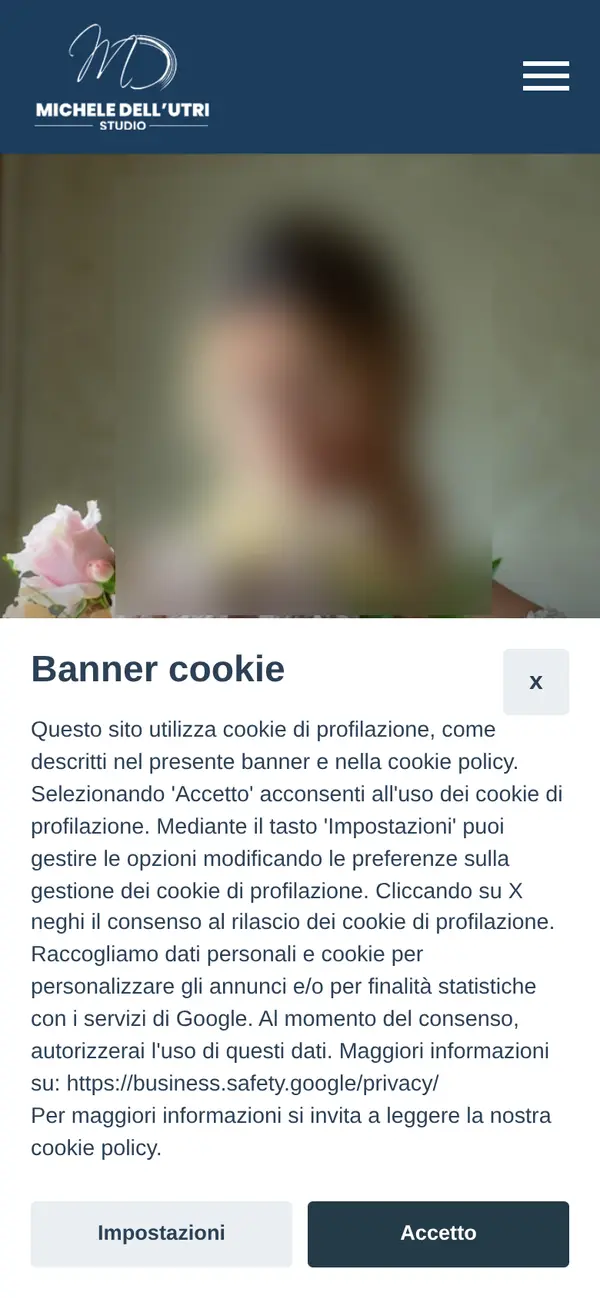La home di micheledellutri.com oggi, dal telefono, alla prima apertura: la testata blu, la foto di una sposa col volto sfocato, e sotto il banner dei cookie che copre metà schermata